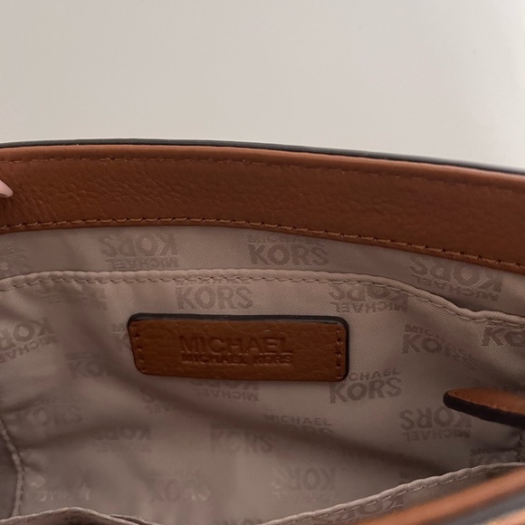 Michael Kors Gold Chain Leather Shoulder Bag - Picture 3 of 9